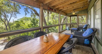 Dock * Water View * Screened Deck * 2 Kitchens * Fishing Deck