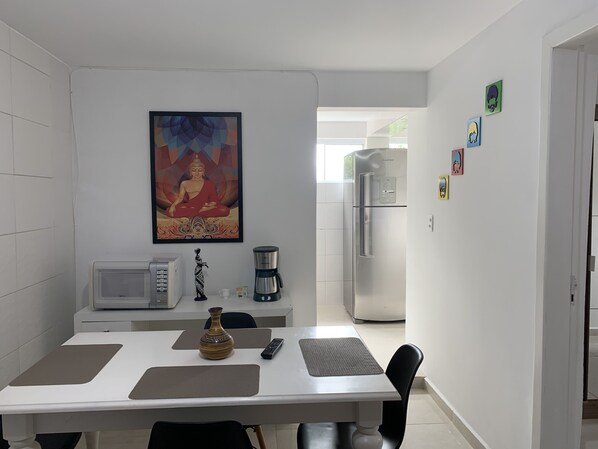 Casa básica, 2 quartos | Opções para refeição no quarto
