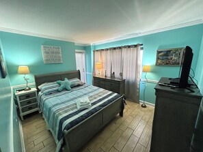 3 bedrooms, desk, iron/ironing board, free WiFi - New! Direct Ocean Front Luxury Suite Condo with 3 balconies with Amazing Views!! (Myrtle Beach)