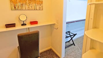 Deluxe House, 4 Bedrooms, 2 Bathrooms | 4 bedrooms, free WiFi, bed sheets