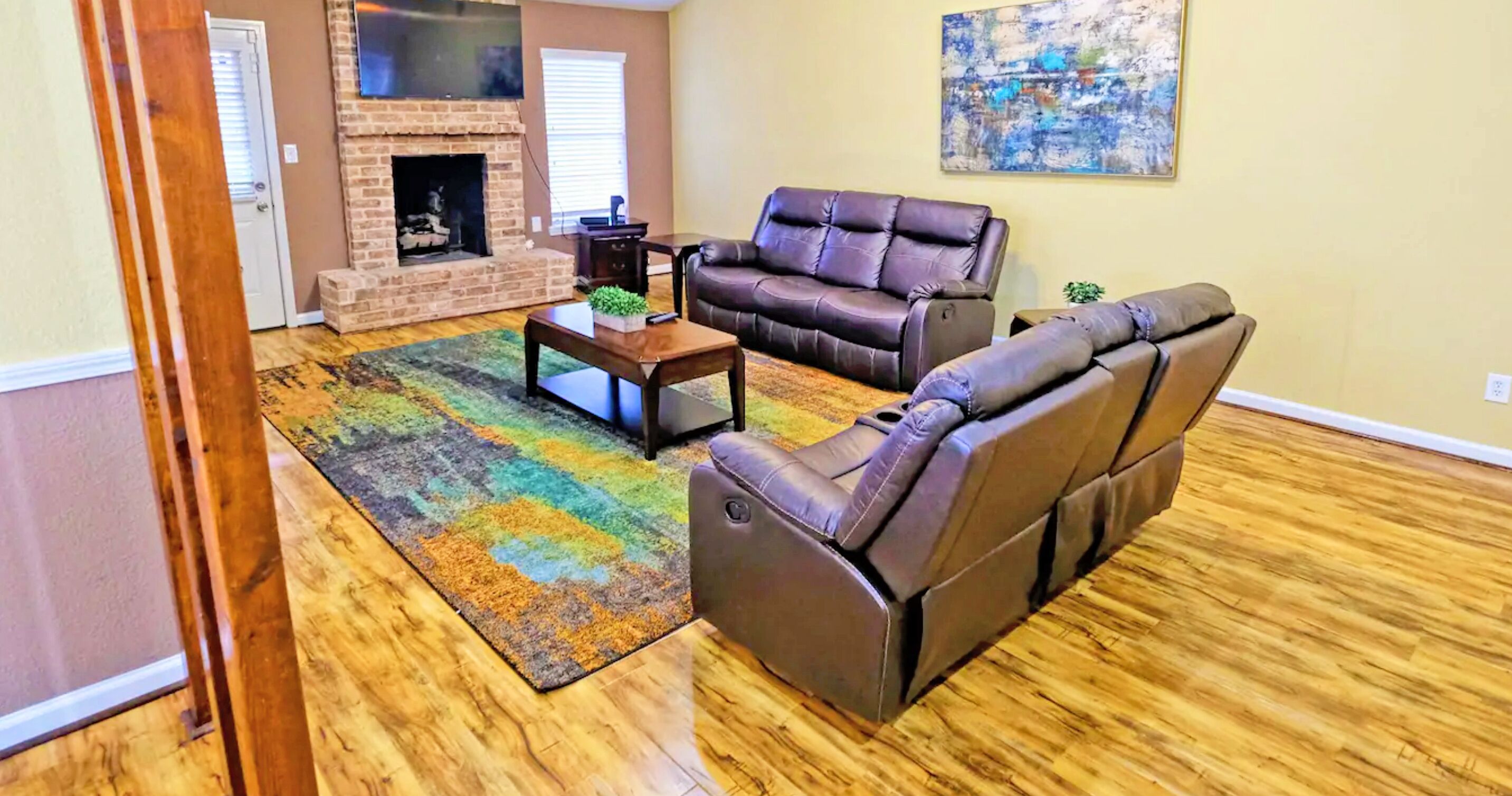 Deluxe House, 4 Bedrooms, 2 Bathrooms | Living area | Flat-screen TV