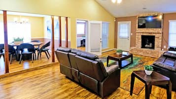 Deluxe House, 4 Bedrooms, 2 Bathrooms | Living area | Flat-screen TV