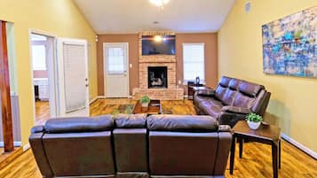 Deluxe House, 4 Bedrooms, 2 Bathrooms | Living area | Flat-screen TV