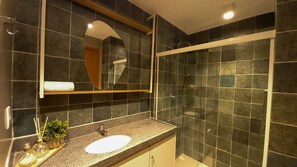 Classic Apartment | Bathroom | Shower