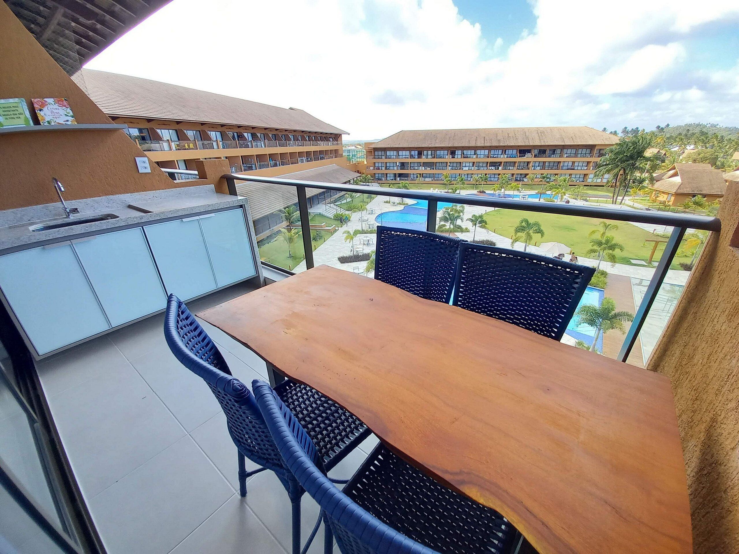 Family Apartment | Outdoor dining