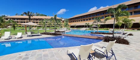 3 piscinas al aire libre
