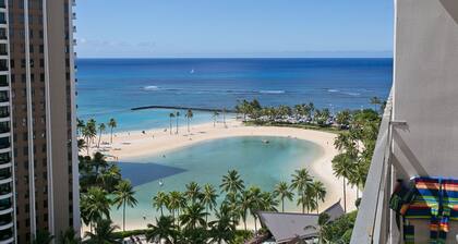 Waikiki Condo - Ocean View - Minutes from the Beach!