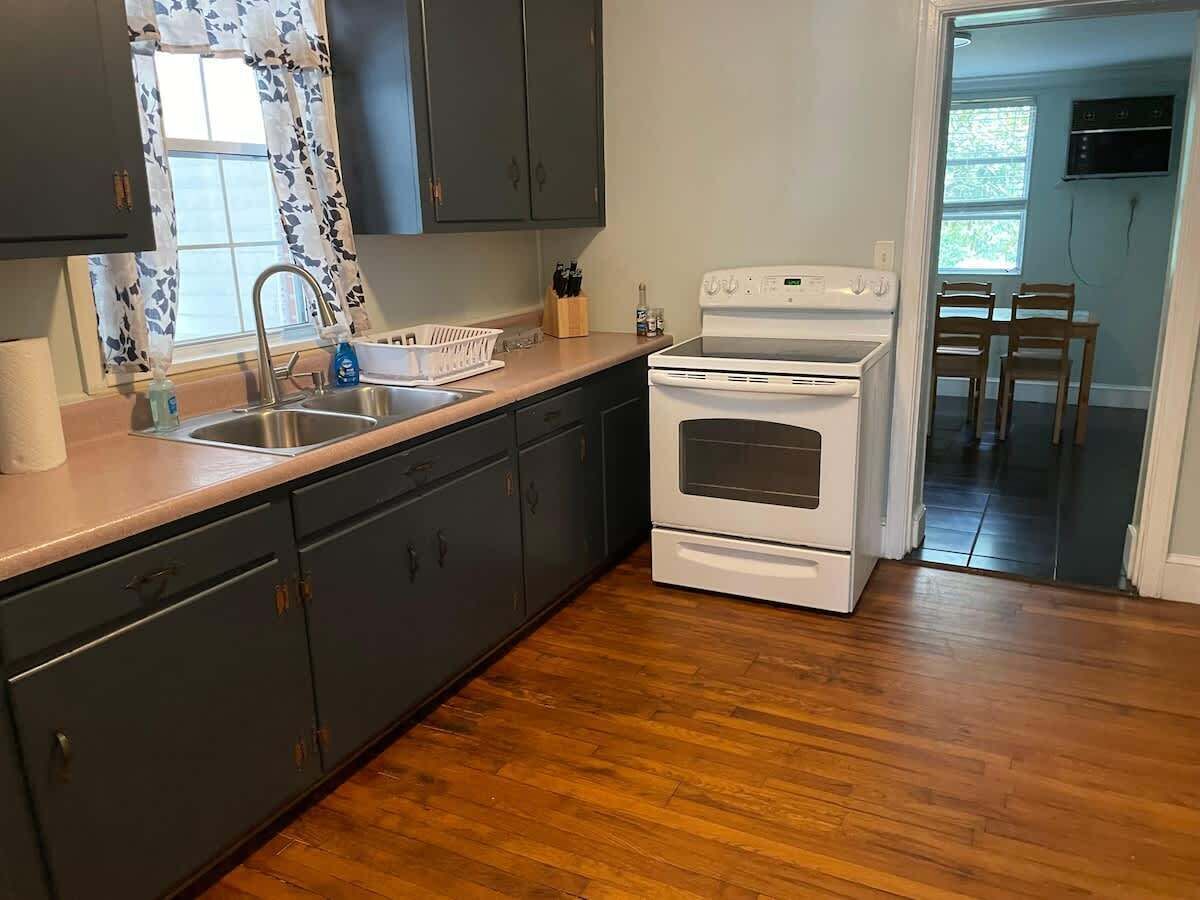 Køleskab, mikrobølgeovn, ovn, kogeplade