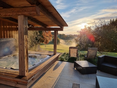 "Moritz" in the feel-good oasis on the Trausdorfberg with sauna/whirlpool