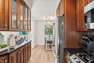 3bdr home, super-clean, cozy backyard, by Westends