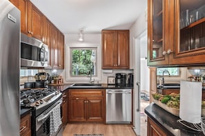 Fridge, microwave, oven, stovetop - 3bdr home, super-clean, cozy backyard, by Westends (Minneapolis)