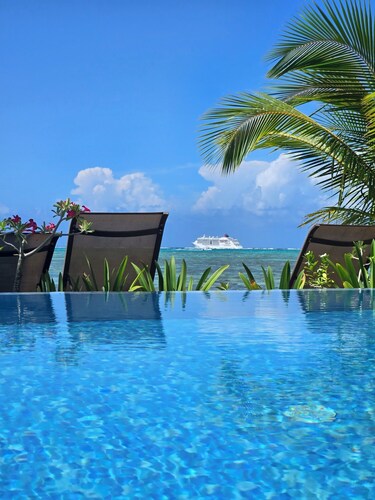 Tiare by Lagoon Dream Fully equipped house with seaside infinity pool and kayaks