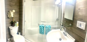 Combined shower/bathtub