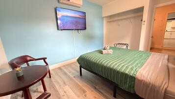 4 habitaciones, escritorio, tabla de planchar con plancha y wifi