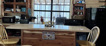 2 bedroom 1 bath cabin with privacy, 1 mile from main highway