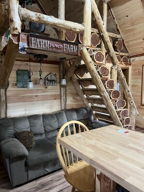 Dining - 2 bedroom 1 bath cabin with privacy, 1 mile from main highway (Fifty-Six)