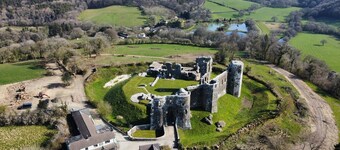 Gorgeous farm cottage, full of rural charm yet close to beaches and castles. 