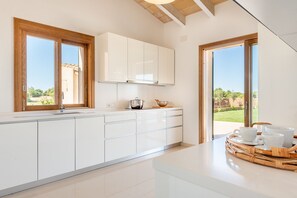 Fridge, microwave, oven, stovetop - Finca S'Era de Turtix in Felanitx (Felanitx)