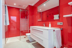 Bathtub, hair dryer, towels - Ca'n Beato in Son Carrió (Son Carrió)