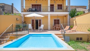 A two-story building with a swimming pool, outdoor seating, and a balcony. - Ca'n Beato in Son Carrió (Son Carrió)