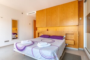 4 bedrooms, free WiFi, bed sheets