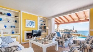 TV, fireplace, DVD player - Villa Front a Far - Portocolom (Portocolom)