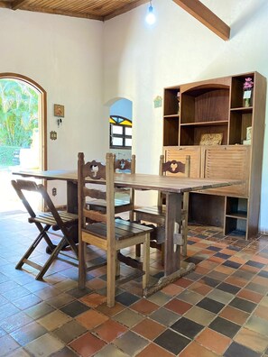 Dining - Site with swimming pool, wi-fi soccer field and lake with lots of fish (Igaratá)