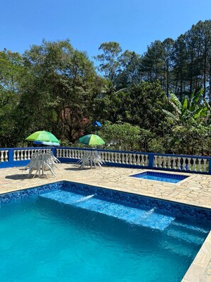 Outdoor pool - Site with swimming pool, wi-fi soccer field and lake with lots of fish (Igaratá)