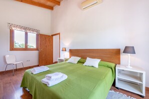3 chambres, coffre-fort, fer et planche à repasser