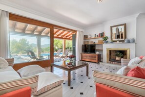 TV, fireplace, ping pong - Villa sa Punta des Far - Portocolom (Portocolom)