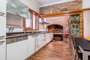 Fridge, microwave, oven, dishwasher - Villa sa Punta des Far - Portocolom (Portocolom)