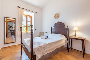 5 habitaciones, tabla de planchar con plancha y wifi gratis