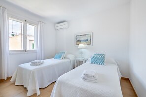 3 bedrooms, in-room safe, iron/ironing board, free WiFi