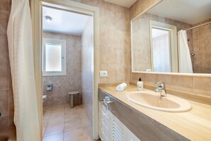 Bathtub, hair dryer, towels