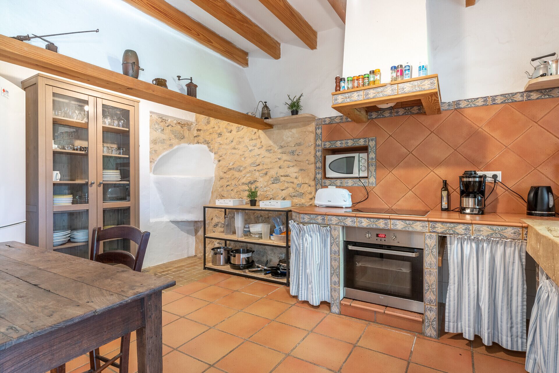 Frigorifero, microonde, forno, lavastoviglie