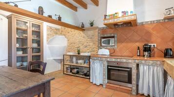 Frigorifero, microonde, forno, lavastoviglie