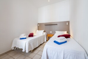 3 dormitorios, tabla de planchar con plancha, wifi gratis y ropa de cama