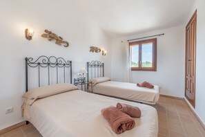 3 bedrooms, iron/ironing board, free WiFi, bed sheets - Finca Sa Punta - Portocolom (Portocolom)