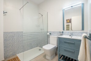 Shower, hair dryer, towels - CA'N MOSSÈN 27 in Portocolom (Portocolom)