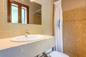 Dusche, Haartrockner, Handtücher