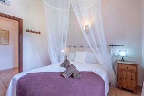 4 chambres, fer et planche à repasser, accès au Wi-Fi (inclus)