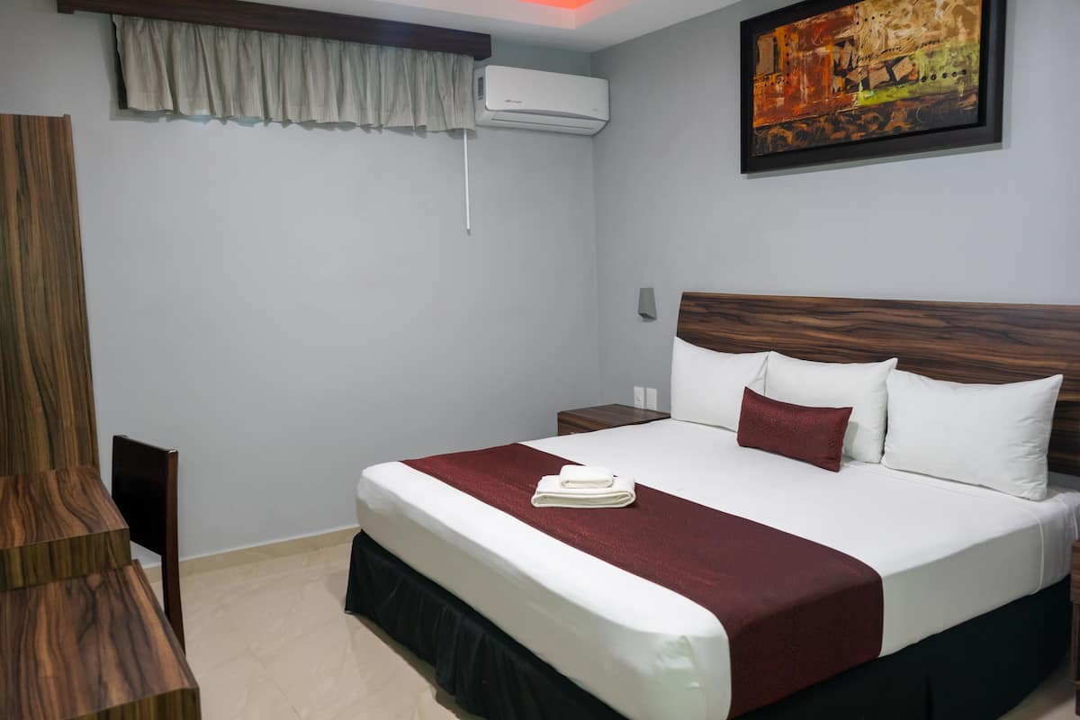 Basic Double Room | Desk, laptop workspace, WiFi (free), individually decorated