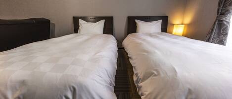 1 bedroom, desk, WiFi