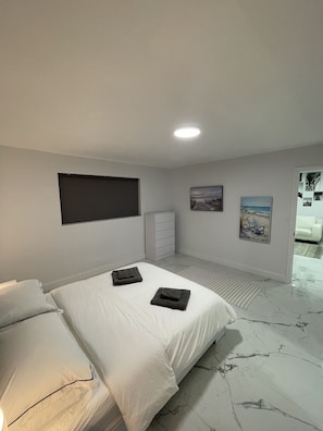 3 bedrooms, iron/ironing board, WiFi, bed sheets - Stylish, Comfortable 3 bedroom house (Hallandale Beach)