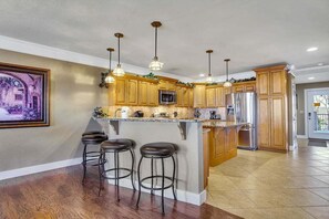 Fridge, microwave, oven, stovetop - Luxury Condo- Very Spacious-Fantastic Lake Views! Treehouse 1411! (Branson)