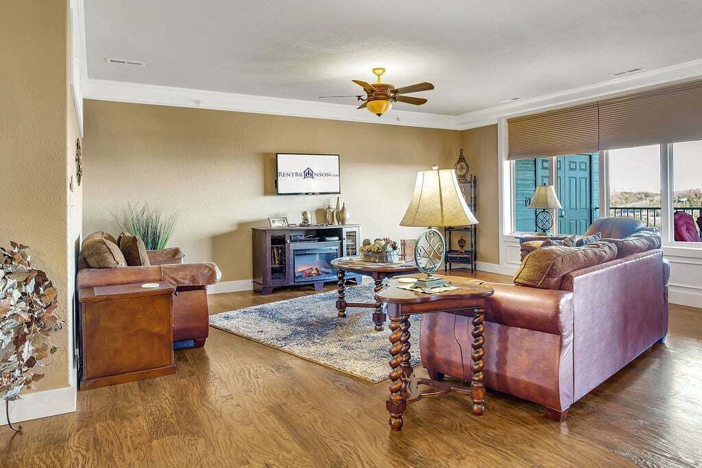 TV, fireplace, DVD player