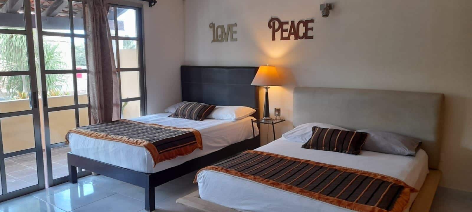 ألحفة محشوة بالريش وواي فاي مجانًا