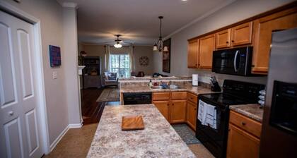 4 BEDROOM 2.5 BATH CLOSE TO CAMPUS AND THE SQUARE.