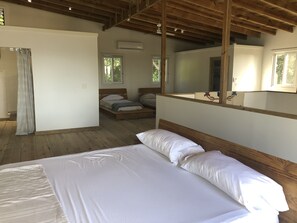 3 bedrooms, free WiFi, bed sheets - Sea Cloud, Private home with salt water pool / Sea views (West Bay)
