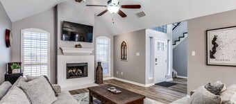 Rockwall Lux Retreat💥Pool&Spa💥Covered Patio-5min walk downtown-Parks-Trails-Lake